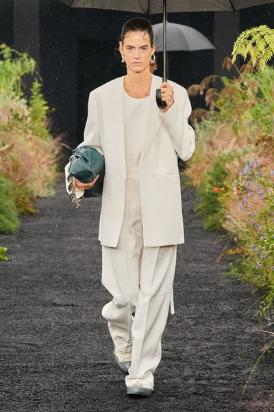 Look 1